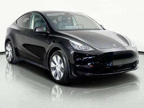 Used 2022 Tesla Model Y Long Range image 4