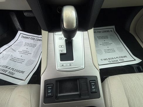 Used 2013 Subaru Outback 2.5i Premium w/ All-Weather Pkg AWD/4WD image 27
