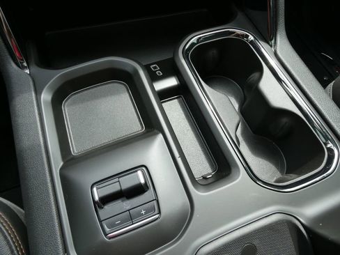 Used 2024 GMC Sierra 2500 AT4 w/ AT4 Premium Plus Package AWD/4WD image 31