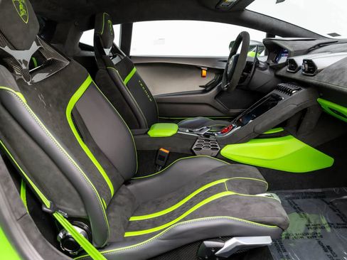 Used 2024 Lamborghini Huracan Tecnica image 14