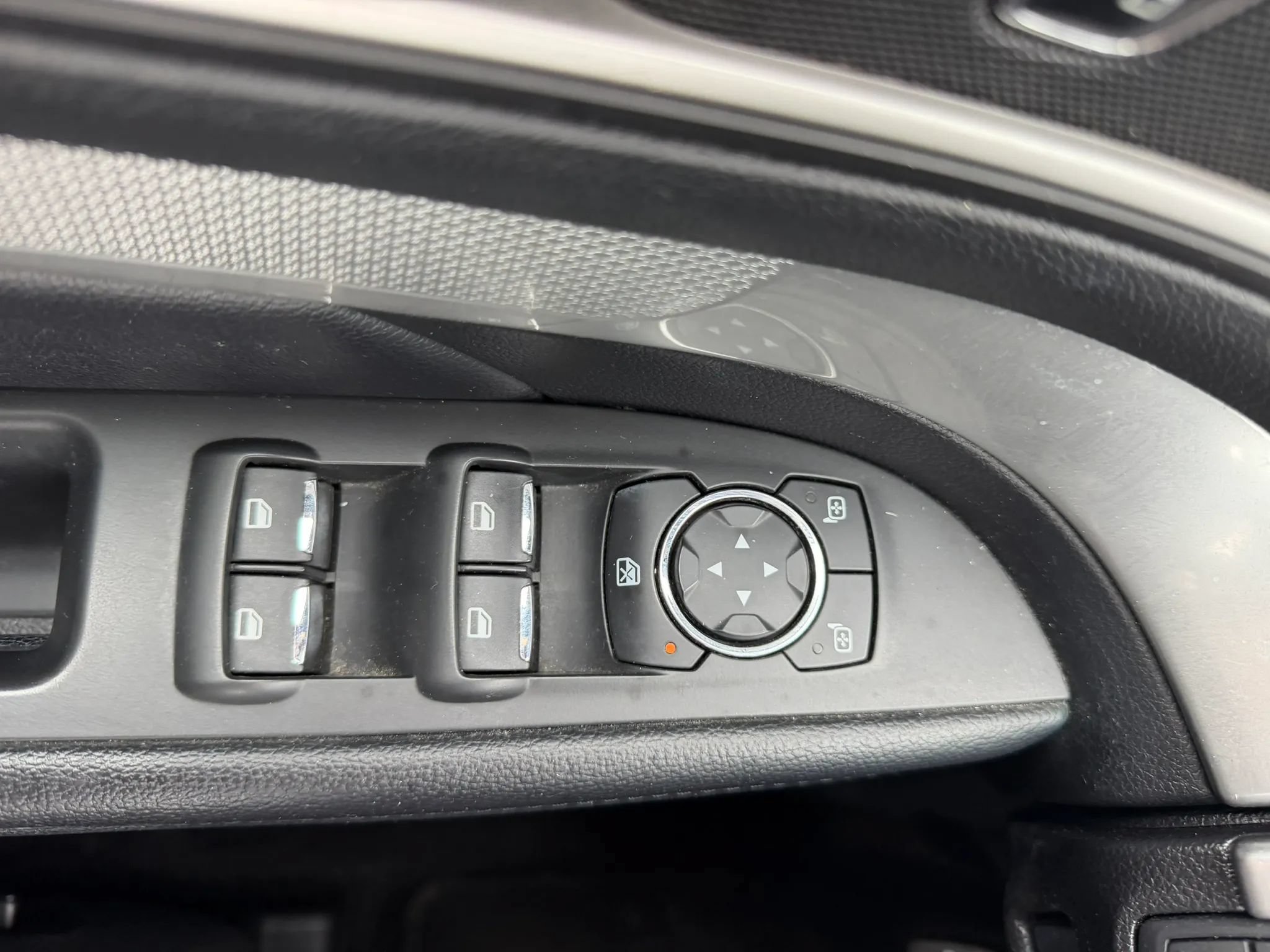 Used 2017 Ford Explorer XLT w/ Equipment Group 202A AWD/4WD image 24