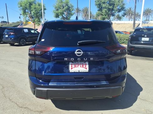 Certified 2025 Nissan Rogue SV FWD image 7