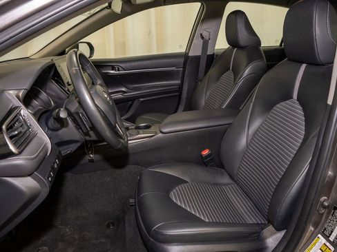 Used 2024 Toyota Camry SE image 9