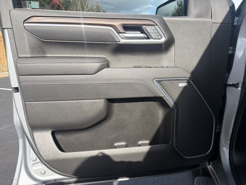 Used 2025 GMC Sierra 1500 SLT w/ SLT Premium Package image 9