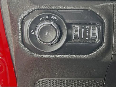 Used 2021 Jeep Wrangler Unlimited Sahara w/ Uconnect 4C Nav & Sound Group AWD/4WD image 11