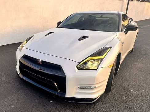 Used 2015 Nissan GT-R Premium AWD/4WD image 4