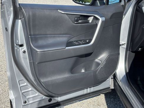 Certified 2025 Toyota RAV4 LE AWD/4WD image 18