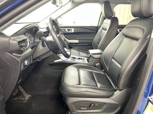 Used 2021 Ford Explorer XLT w/ Equipment Group 202A AWD/4WD image 18