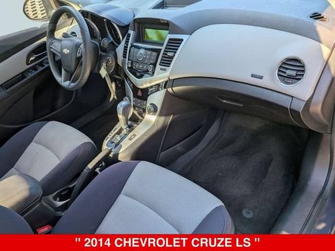 Used 2014 Chevrolet Cruze LS FWD image 32