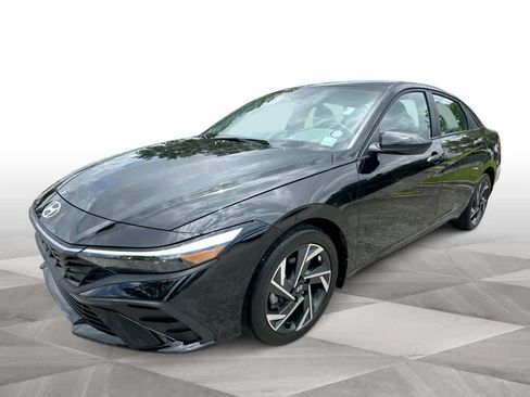 Used 2025 Hyundai Elantra Sport FWD image 4