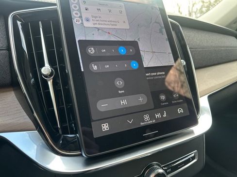 Certified 2025 Volvo XC90 B6 Plus image 31