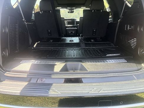 Used 2024 GMC Yukon Denali w/ Advanced Technology Package AWD/4WD image 15