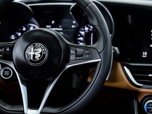 Used 2018 Alfa Romeo Giulia SPORT AWD DRIVER ASSIST DYNAMI image 15