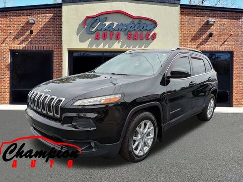 Used 2018 Jeep Cherokee Latitude FWD image 9