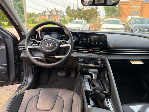 New 2026 Hyundai Elantra Limited FWD image 18