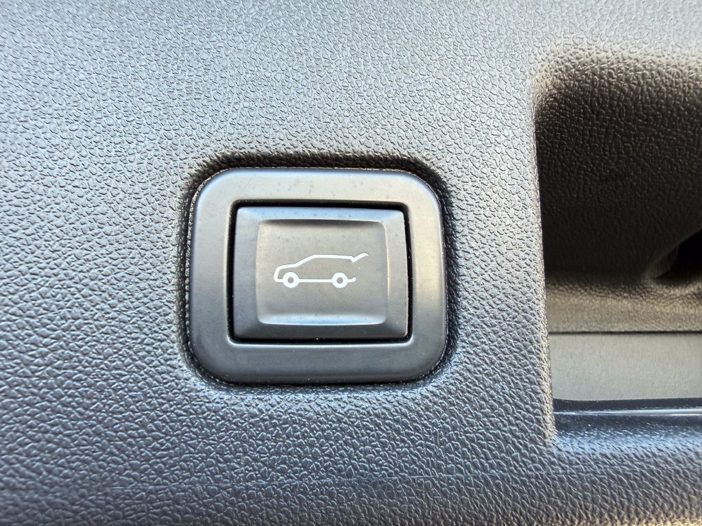 Used 2020 Chevrolet Equinox LT FWD image 20