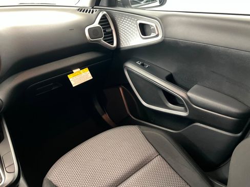 Used 2024 Kia Soul LX image 11