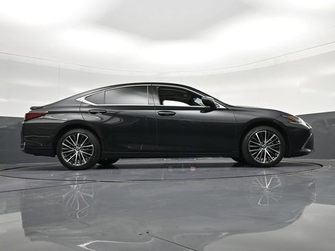 Used 2025 Lexus ES 300h w/ Premium Package FWD image 36