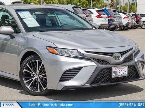 Used 2019 Toyota Camry SE FWD image 2