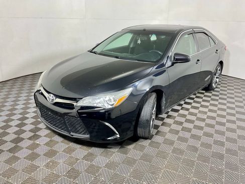 Used 2015 Toyota Camry XSE w/ Moonroof Package image 11