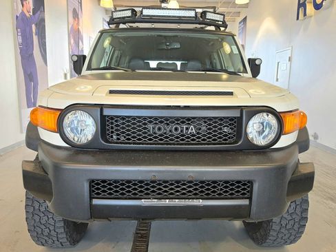Used 2014 Toyota FJ Cruiser 4WD w/ Convenience Package image 3
