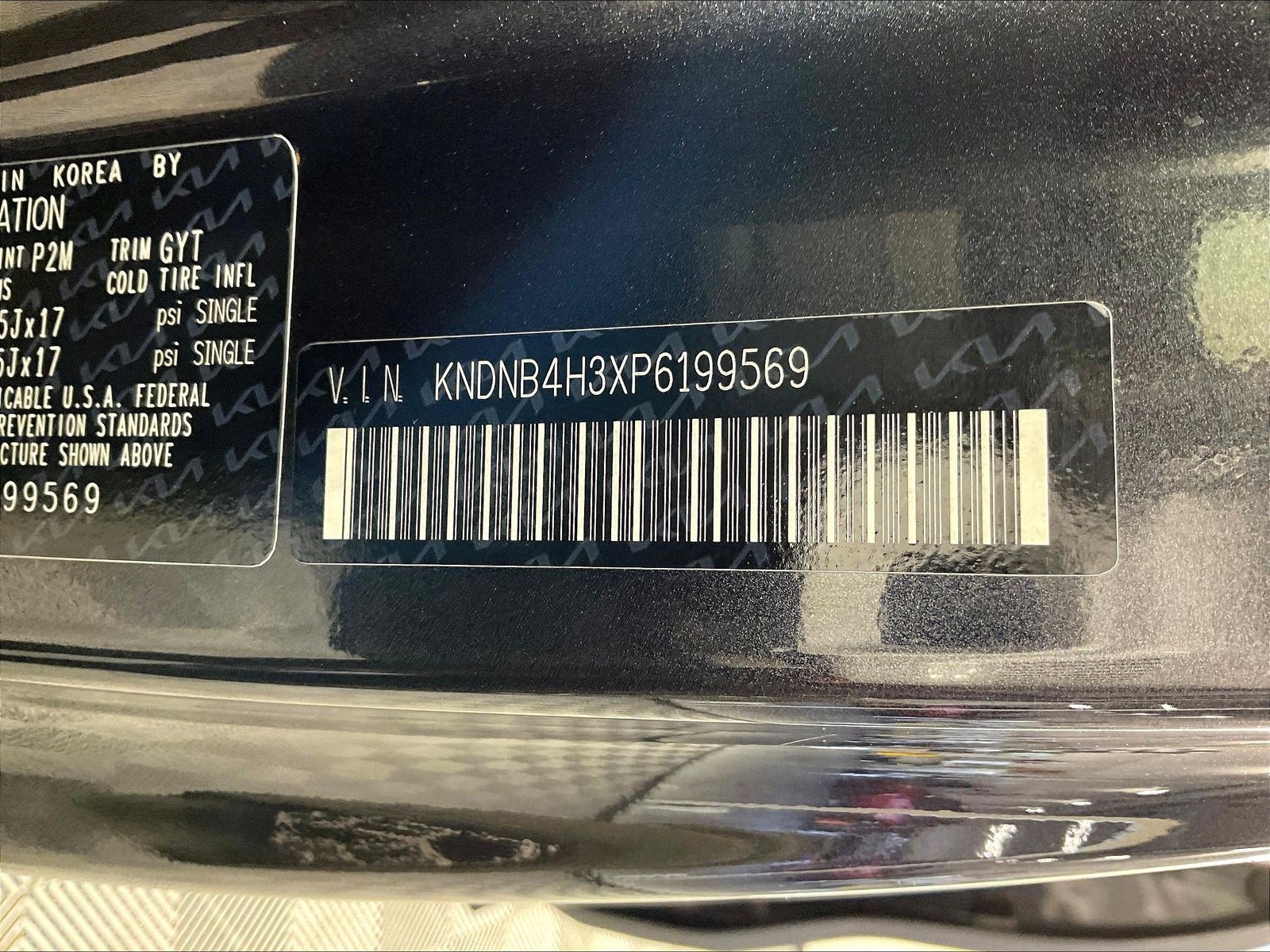 Used 2023 Kia Carnival LX FWD image 18