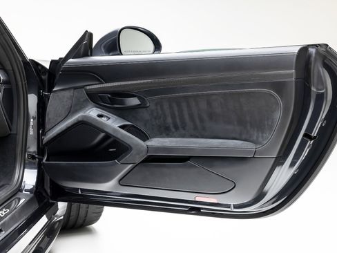 Used 2018 Porsche 911 GT2 RS image 31