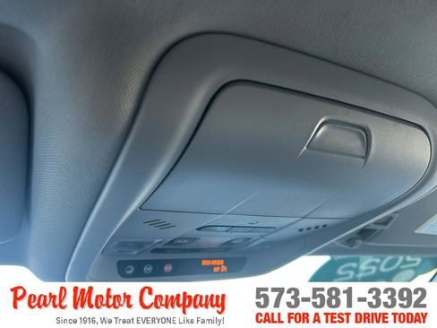 Certified 2022 GMC Terrain SLT AWD/4WD image 14