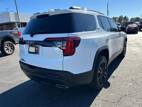Used 2023 GMC Acadia SLT w/ Elevation Edition image 6