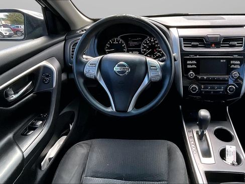 Used 2015 Nissan Altima 2.5 S w/ Sport Value Package FWD image 4