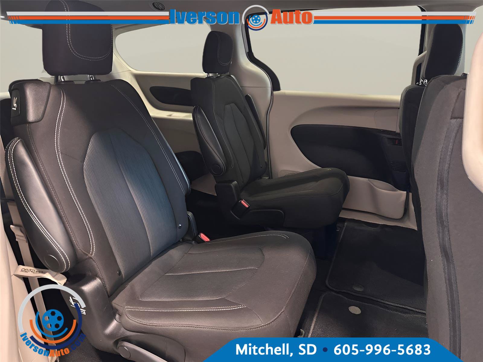 Used 2023 Chrysler Voyager LX FWD image 33