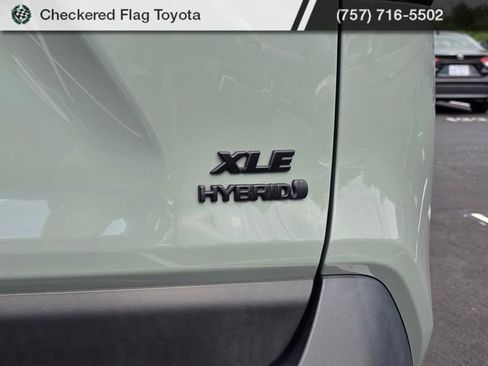 Used 2022 Toyota RAV4 XLE Premium AWD/4WD image 8