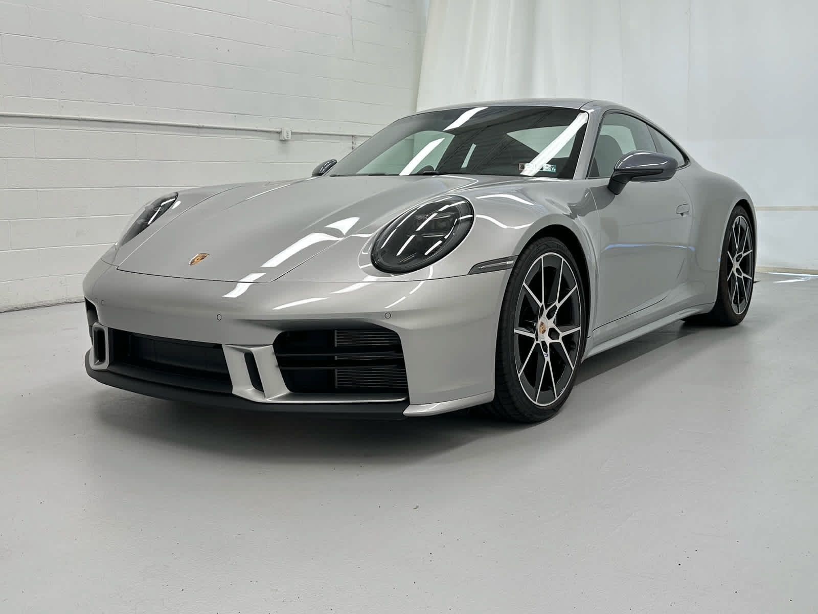 Used 2025 Porsche 911 Carrera T RWD image 4