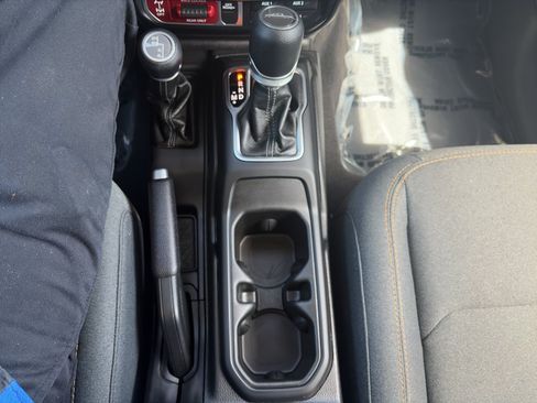 Used 2025 Jeep Gladiator Sport AWD/4WD image 13