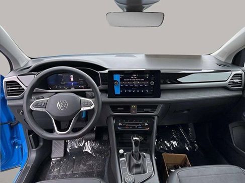 New 2025 Volkswagen Taos SE image 4