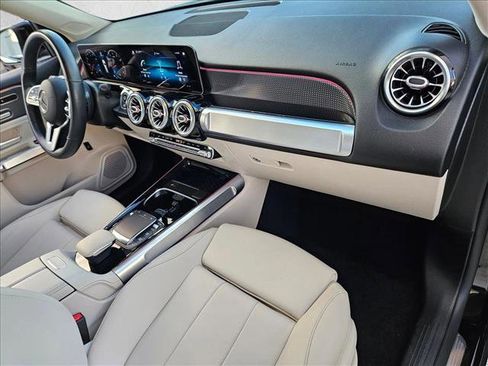 Used 2021 Mercedes-Benz GLB 250 image 20