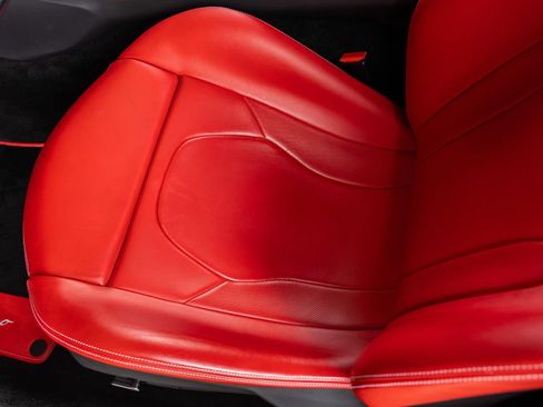 Used 2020 Ferrari Portofino RWD image 35