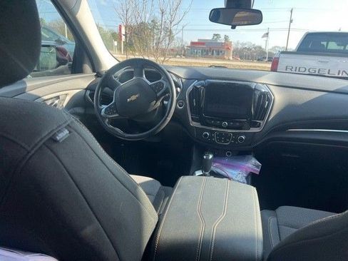 Used 2020 Chevrolet Traverse LT image 14