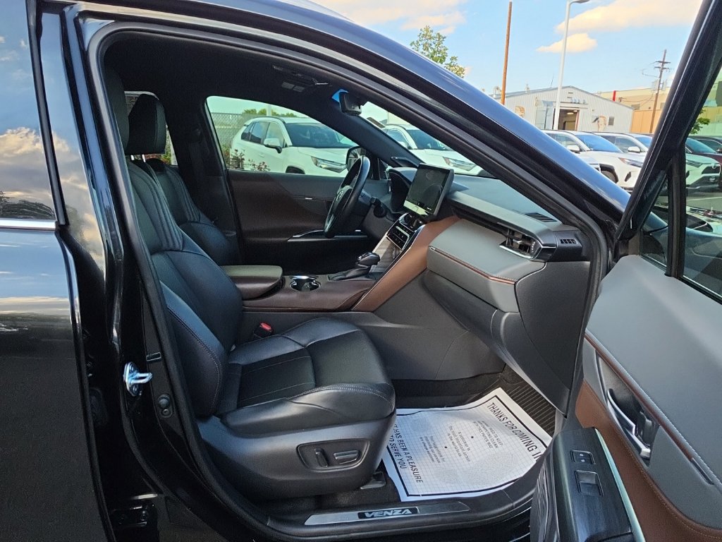 Used 2021 Toyota Venza XLE w/ Softex Package AWD/4WD image 14