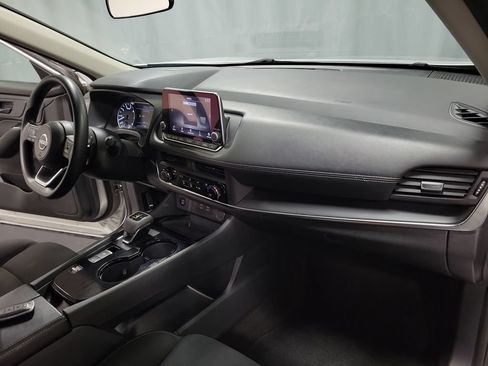 Used 2024 Nissan Rogue S FWD image 30