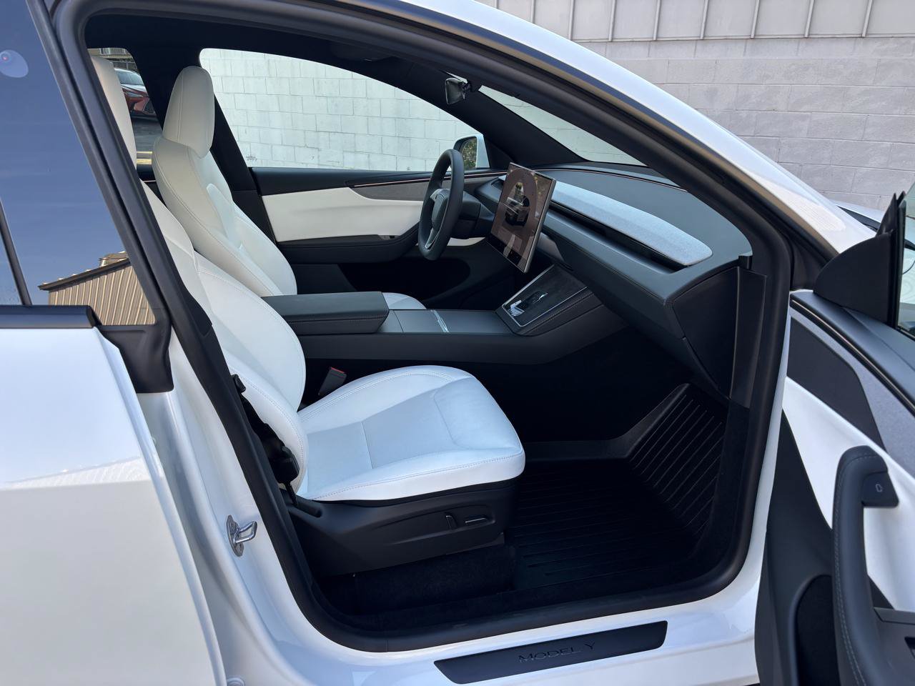 Used 2026 Tesla Model Y Long Range AWD/4WD image 22