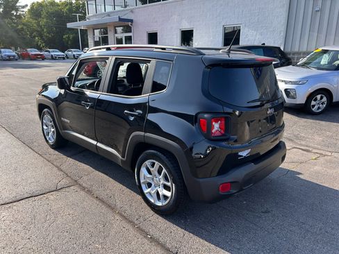 Used 2017 Jeep Renegade Latitude FWD image 5