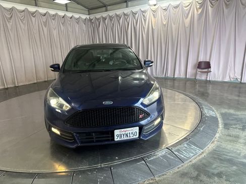 Used 2017 Ford Focus ST w/ Equipment Group 402A FWD image 2