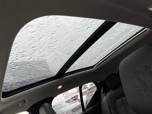 Used 2025 Volvo XC40 B5 Ultra w/ Climate Package image 23