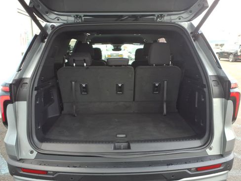 Used 2026 Chevrolet Traverse LT w/ Driver Confidence Package AWD/4WD image 18