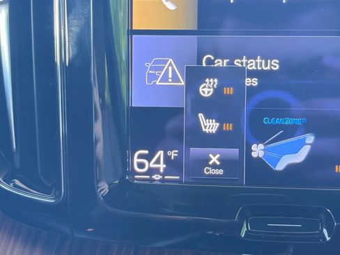 Used 2021 Volvo XC60 T5 Momentum w/ Protection Package AWD/4WD image 24