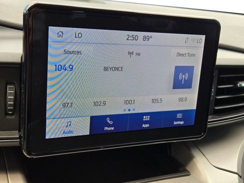 Used 2023 Ford Explorer XLT AWD/4WD image 26
