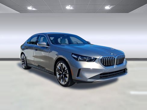 Used 2026 BMW 530i w/ Premium Package RWD image 6