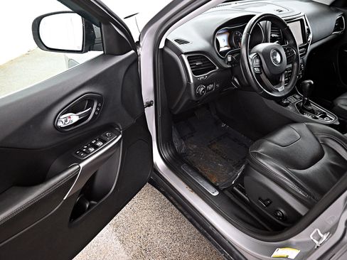 Used 2019 Jeep Cherokee Limited image 4