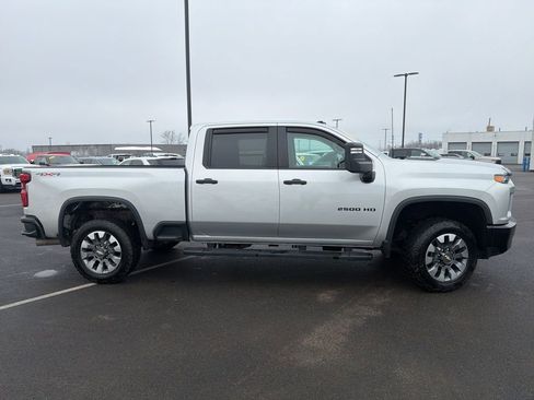 Used 2022 Chevrolet Silverado 2500 Custom w/ Custom Value Package image 8
